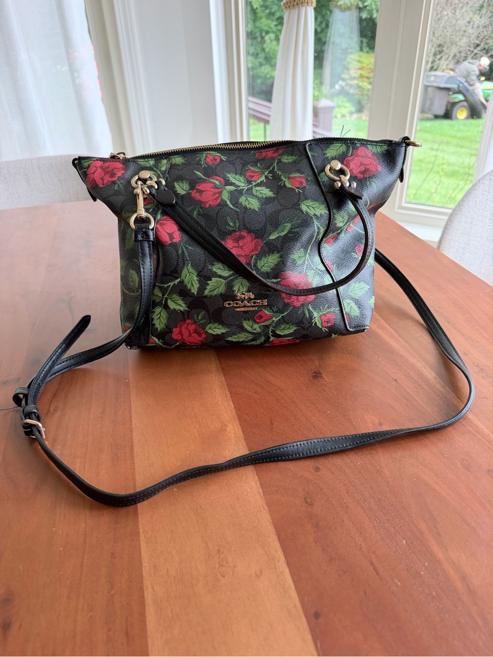 Coach Gallery Tote CG681 Black Red Rose Floral Crossbody Bag 🌹🖤